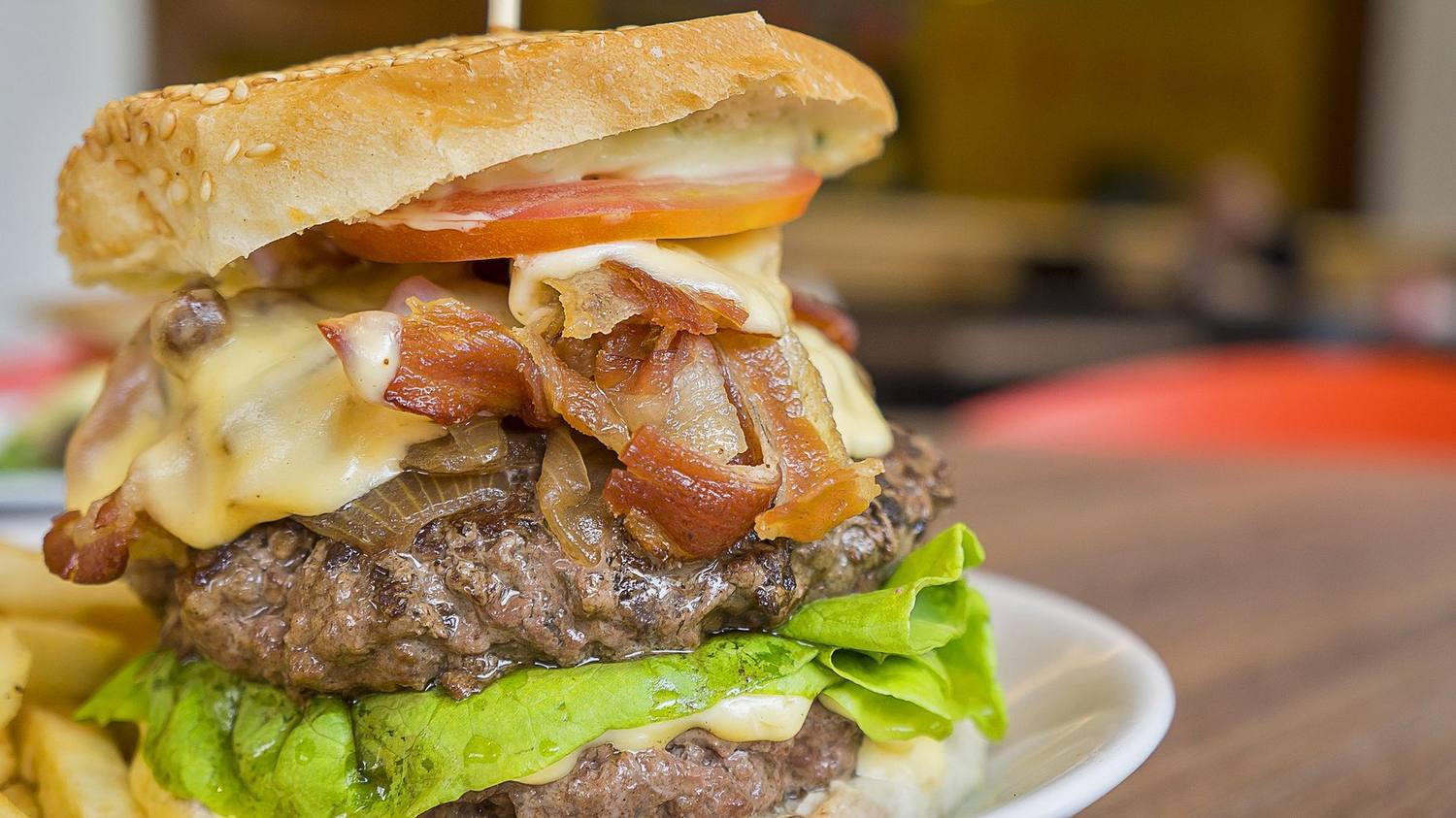 Burger préparé par le food truck friterie La Fringale de David