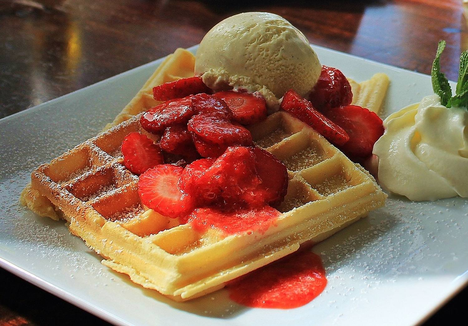Gaufre aux fraises et glace — animation sucrée pour événement